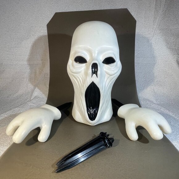 Vintage 1999 The Paper Magic Group Blow Mold Ghost Head White-Black (708) - Picture 1 of 3